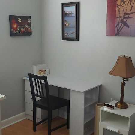 High Park Single Room With Personal Washroom And Kitchen Toronto Exteriér fotografie