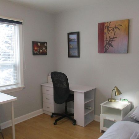 High Park Single Room With Personal Washroom And Kitchen Toronto Exteriér fotografie